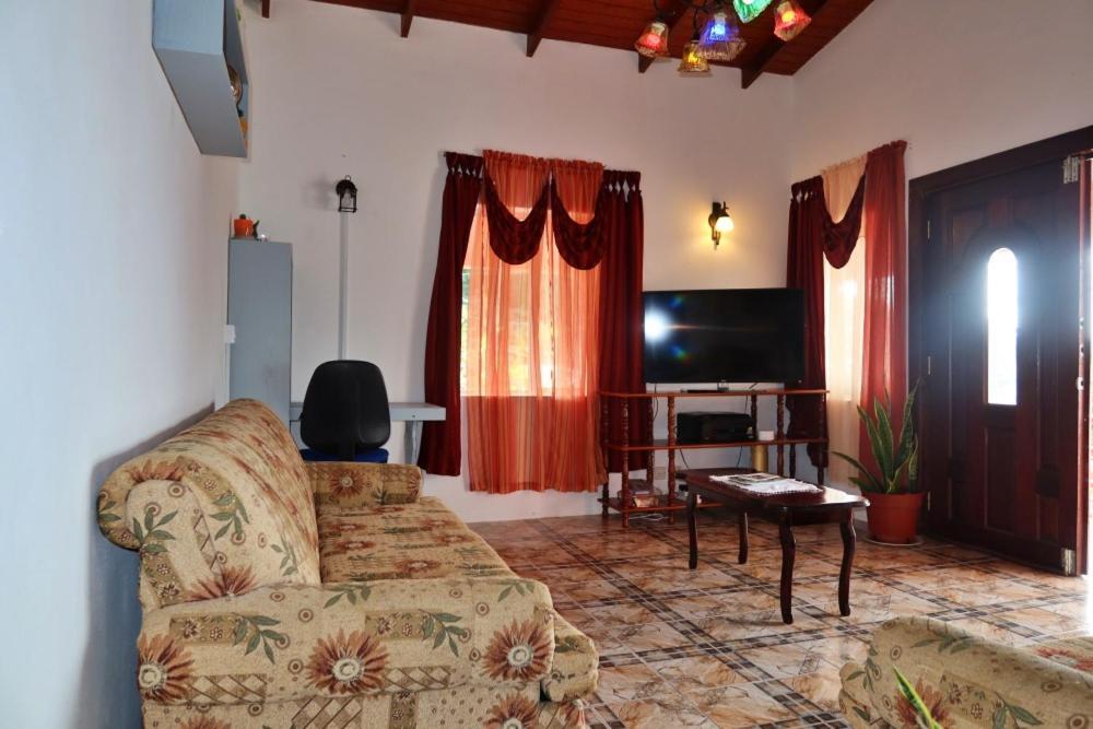 Elegant Rays Apartment- Golf Course , Grenada Grand Anse Buitenkant foto